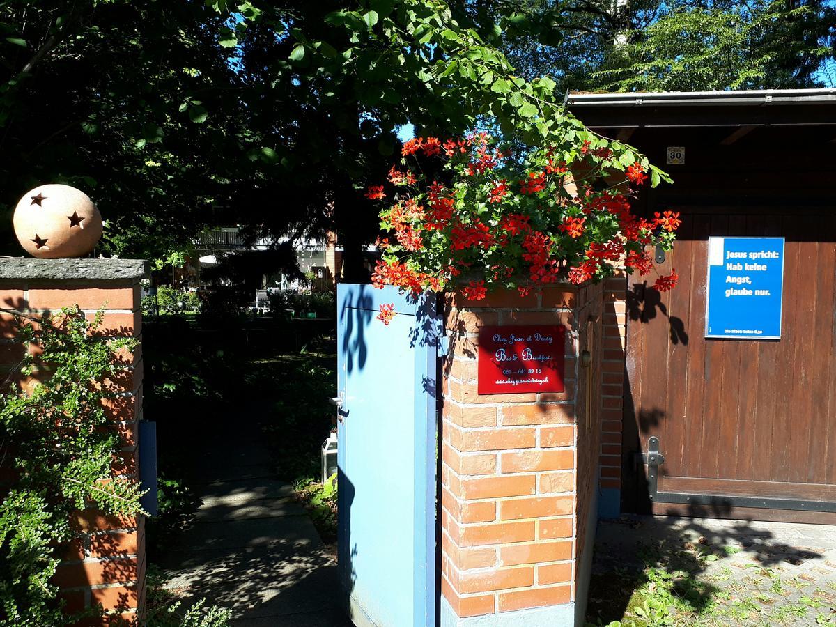 Bed and Breakfast Chez Jean et Daisy Riehen Exterior foto